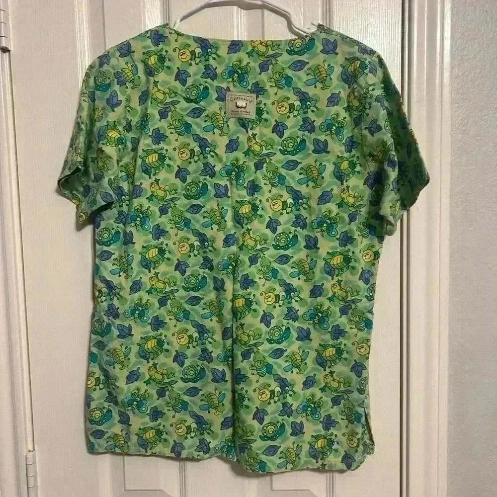 Woman’s green Scrub set size large like new- with catapults and leaves - Picture 4 of 7